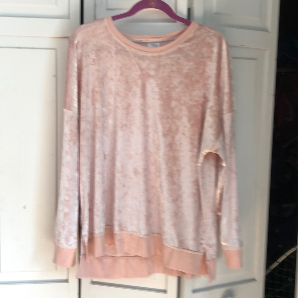 Pink velour set sweatshirt and pants.